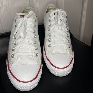 Converse White Size 10 men/Women 12